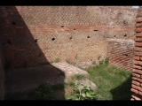 04171 ostia - regio i - insula viii - horrea (i,viii,2) - nordostecke - 09-2023.jpg